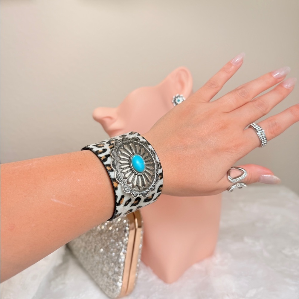⚜️ Leopard Print Western Cuff Bracelet with Turquoise Accent - Picture 3 of 8